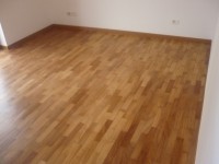 /album/rripristino-pavimento-in-legno-in-essenza-di-iroko-pasta-gialla-come-alcune-essenze-legnose-questo-legno-tende-a-scurirsi-nel-tempo-per-lossidazione-dovuta-dalla-luce-naturale-e-la-stessa-essenza-legnosa/p1050839-jpg/
