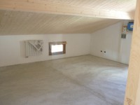 /album/posa-pavimento-in-laminato-ditta-tarkett-832-decoro-acero-beige-con-battiscopa-in-acero/p1060381-jpg/