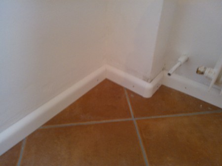 Battiscopa Lignomel BIANCO altezza 6 cm con spigolo in ABS (per angolo esterno)