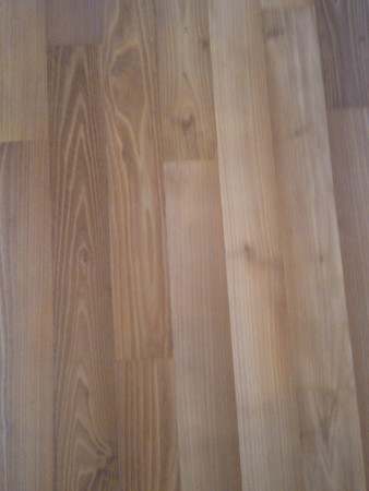 Pavimento in legno in essenza di ROBINIA (ACACIA EVAPORATA) dopo la carteggiatura e finitura