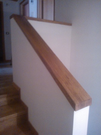 Scorrimano in legno massello in essenza di ROVERE tinta PURE
