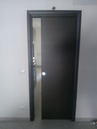 Porta con apetrura a scomparsa