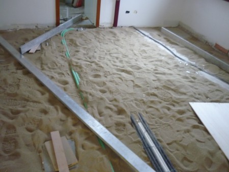 PREPARAZIONE SOTTOFONDO CON PIANO DI POSA CON SABBIA
